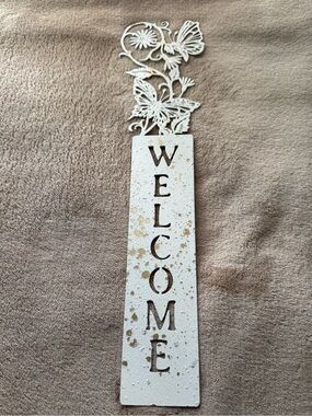 Welcome Wall Hanging Sign in White and flecks of gold